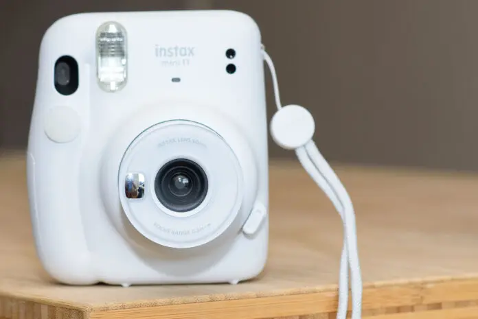 FUJIFILM INSTAX MINI 11 INSTANT PHOTO CAMERA